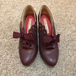 Burgundy vintage-style Mary Janes, 6.5